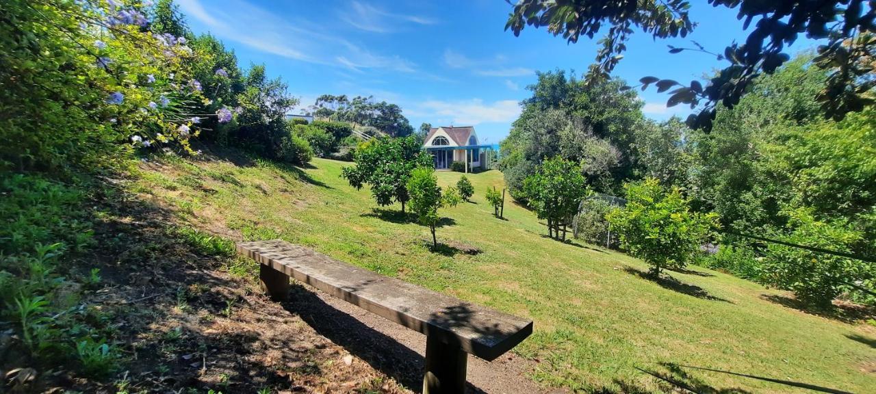 The Quarters Ocean-View Chalet Gisborne Exterior photo